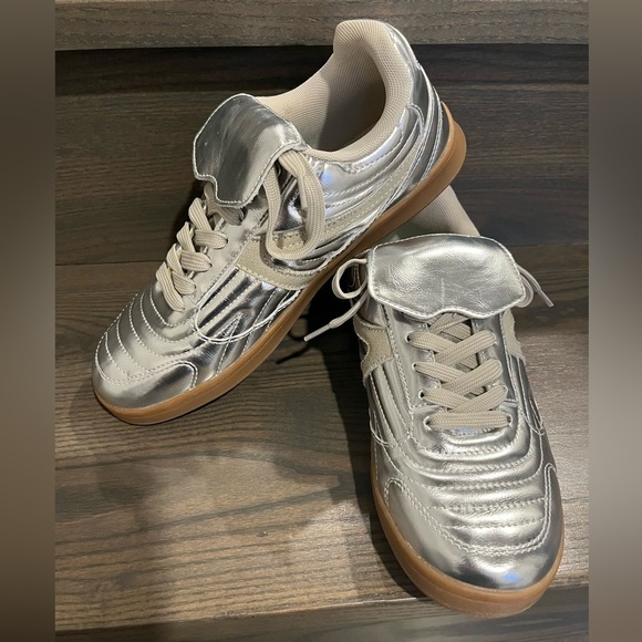 Cushionaire Astro Retro sneaker in silver metallic - Picture 1 of 12